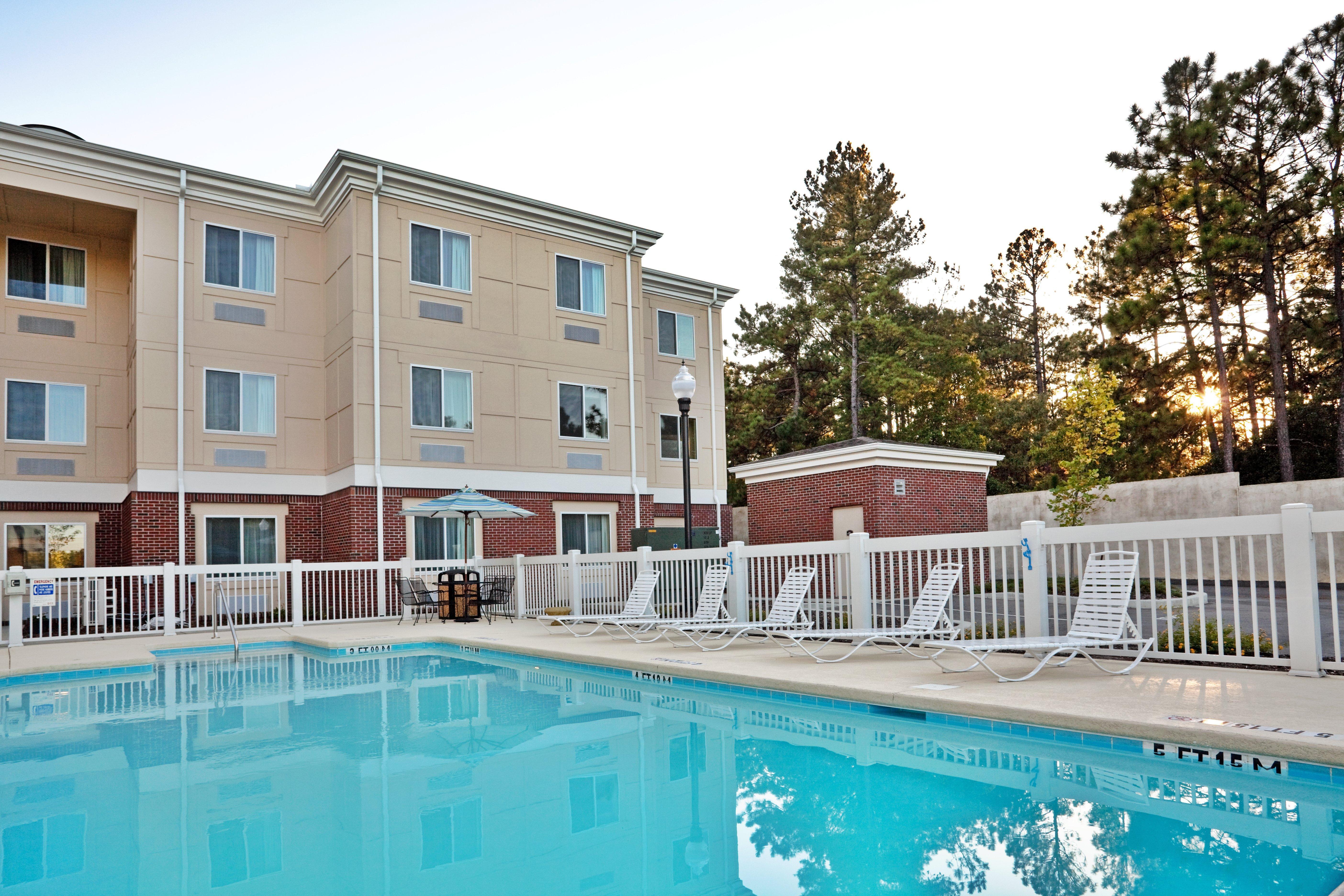 Holiday Inn Express & Suites Southern Pines-Pinehurst Area, An Ihg Hotel Exterior photo